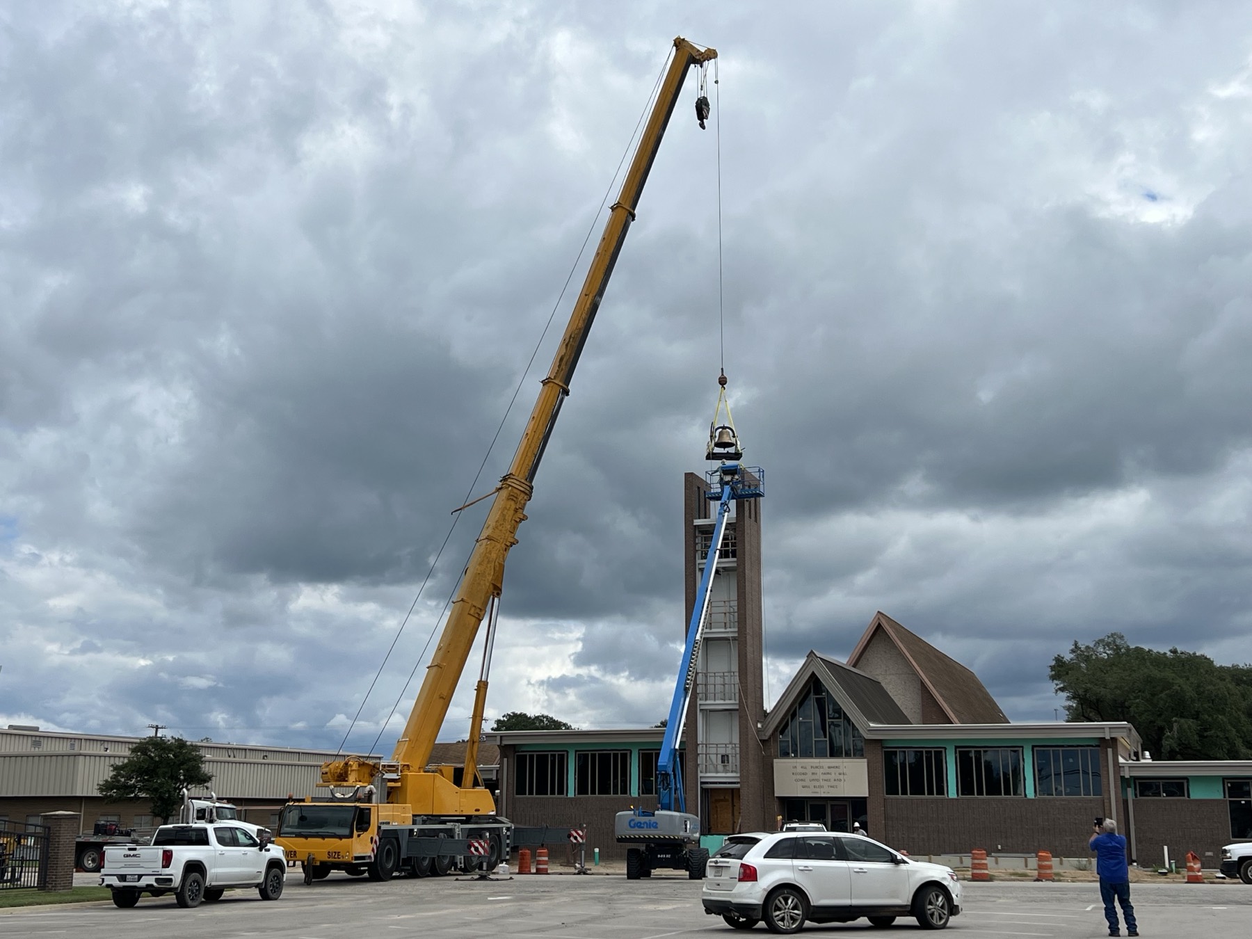 Construction crane
